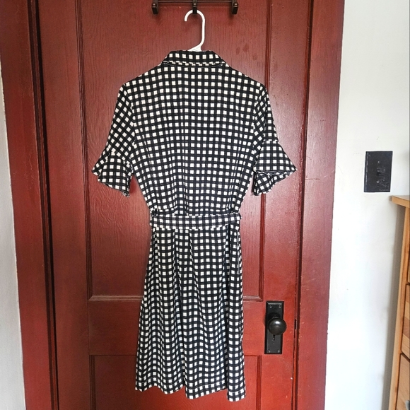 Banana Republic Buttoned Checkered Dress Small with Pockets and Belt - Picture 3 of 4